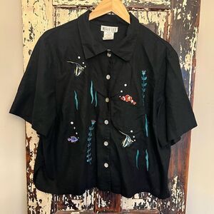 Vintage women’s 90’s embroidered crop fish button down “mom” shirt. Size 18W